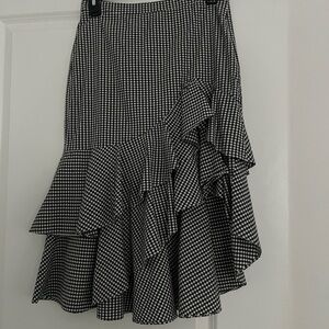 SCRIPTED Elegant Black and White Ruffle